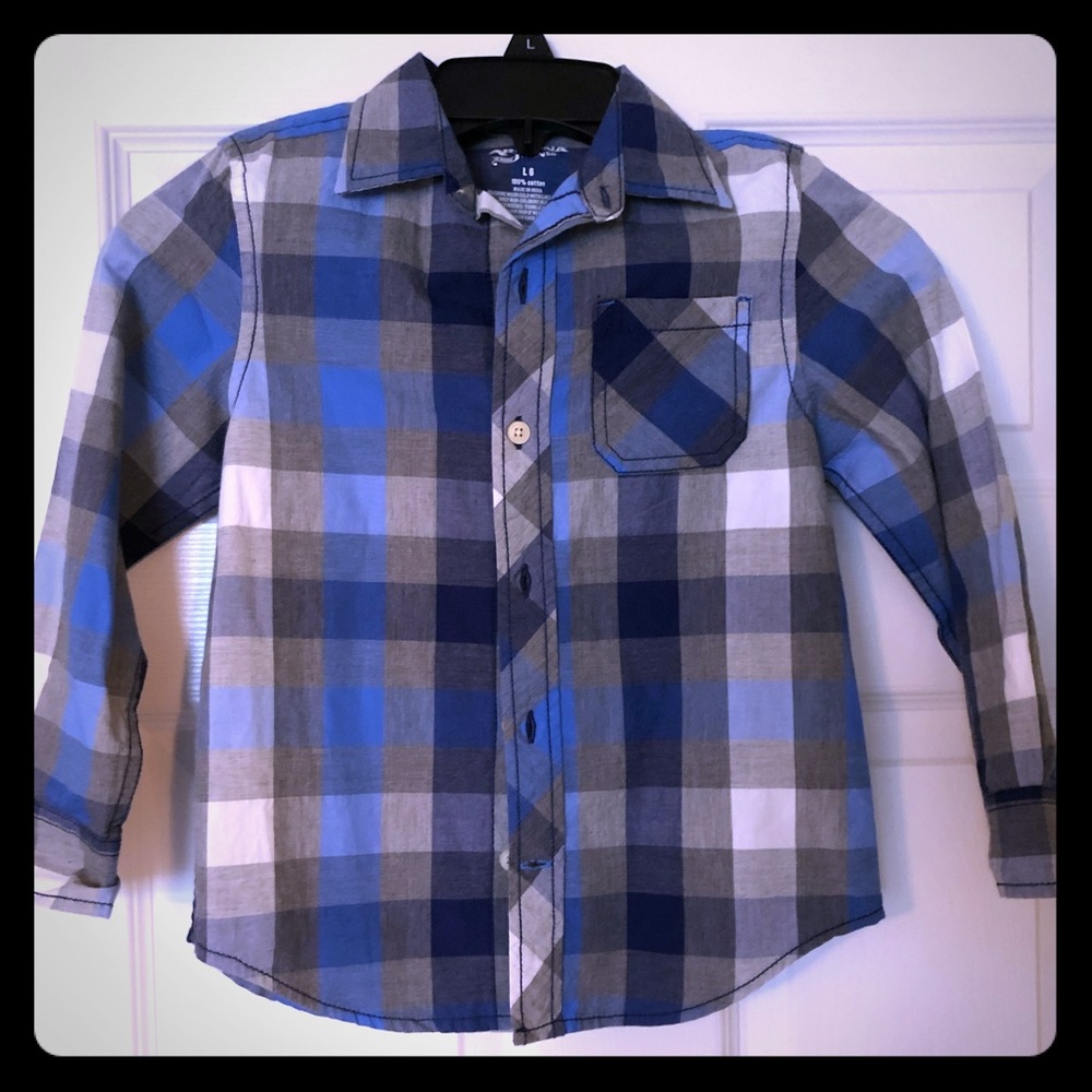 Boys button up shirt. Size 6. New